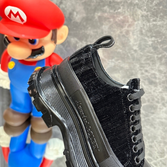 Alexander McQueen Women's Black Sneakers - Picture 2 of 8